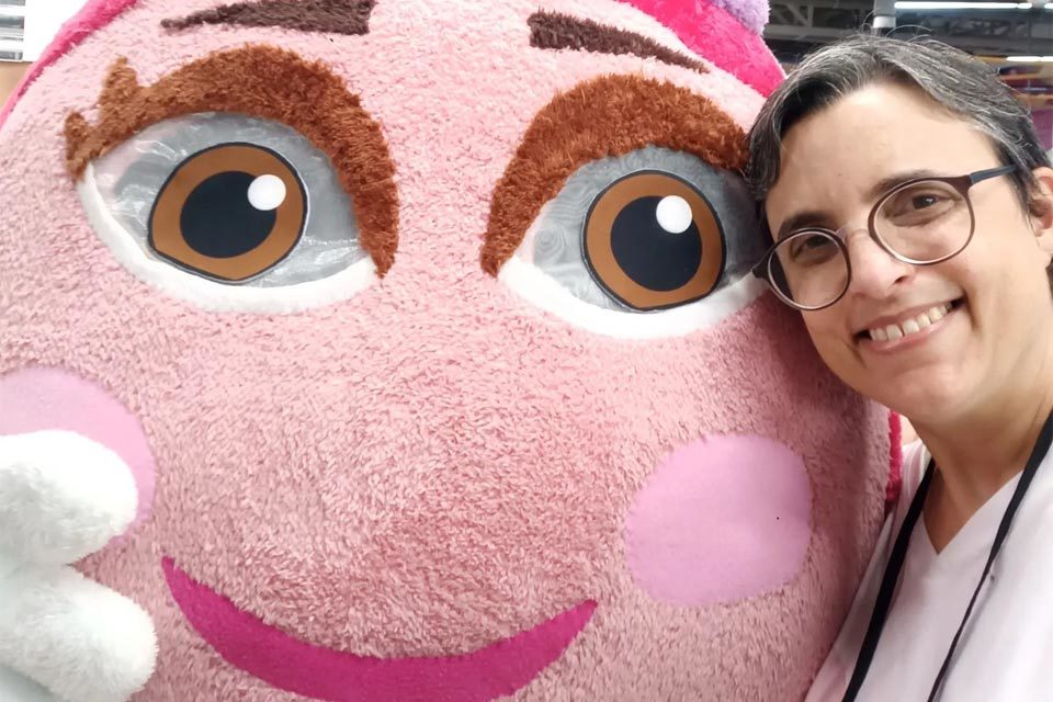 Hallan sin vida a directora de ONG Senos Ayuda, su esposo e hija dentro de su apartamento