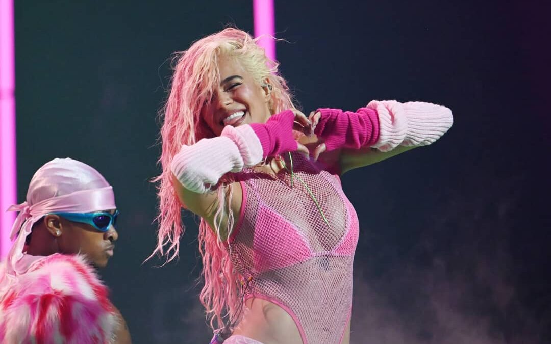 Largas colas para comprar entradas para el segundo concierto de Karol G en Caracas