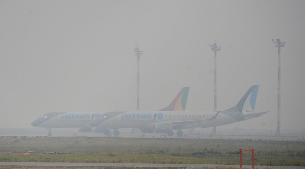 Bolivia cancela vuelos y suspende clases por humo de incendios