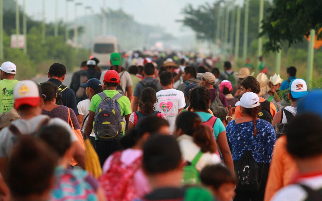 Caravana de México rumbo a EE. UU. suma más de 8.000 migrantes