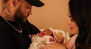 Intentan secuestrar a la hija recién nacida de Neymar y a su pareja en Sao Paulo