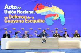 Maduro pide a religiosos sumarse al debate por el referendo