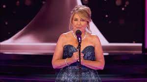 Presidenta de Miss Universo renunció en plena gala de trajes típicos