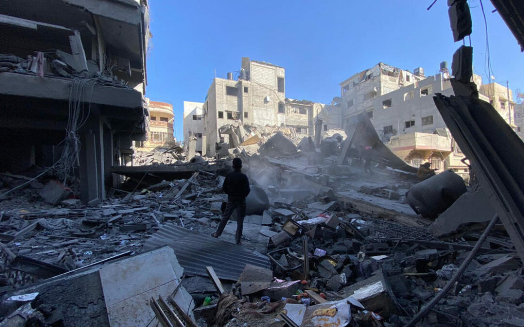 Israel asegura haber atacado más de 300 objetivos en Gaza mientras busca líderes de Hamás