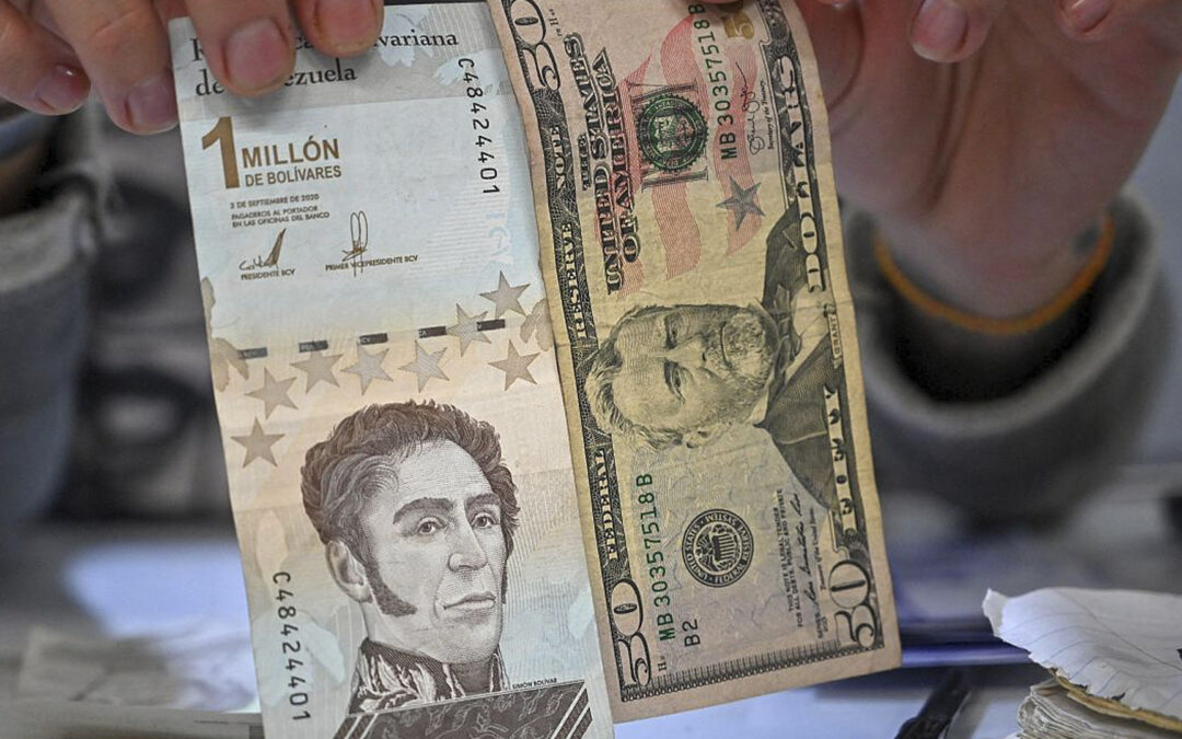 El dólar aumentaría entre 67,1 y 86,7 bolívares para este 2024, según el OVF