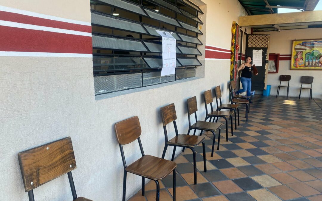 Reportan pocos electores durante jornada del referendo consultivo