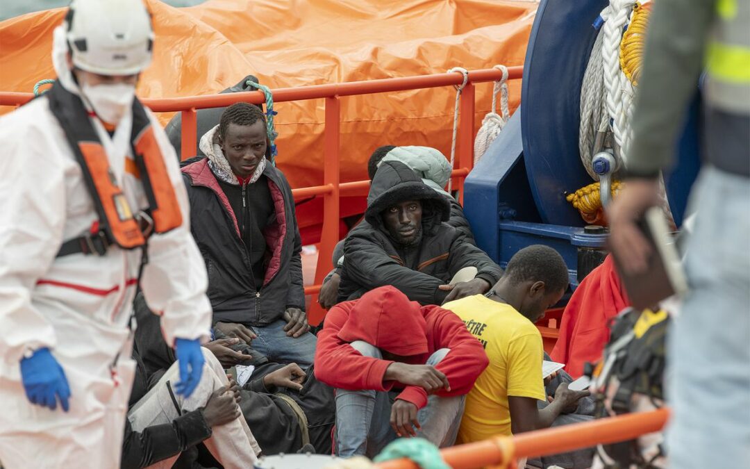 UE cierra el pacto migratorio en un año récord de llegadas irregulares y de refugiados