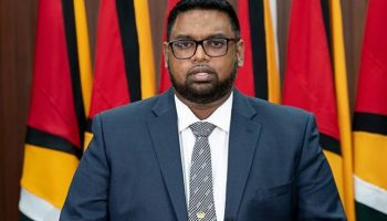 Presidente guyanés confirma visita a San Vicente para dialogar