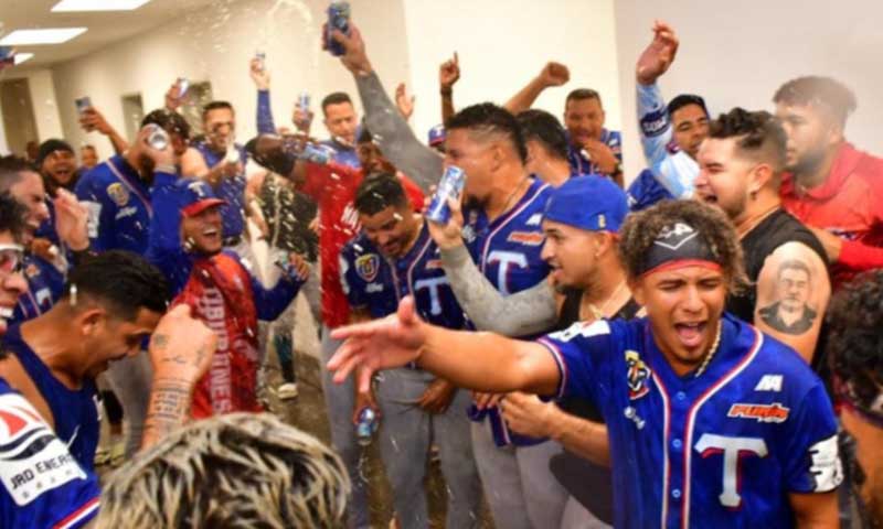 Tiburones clasifica al «Todos contra Todos» con remontada épica ante Leones