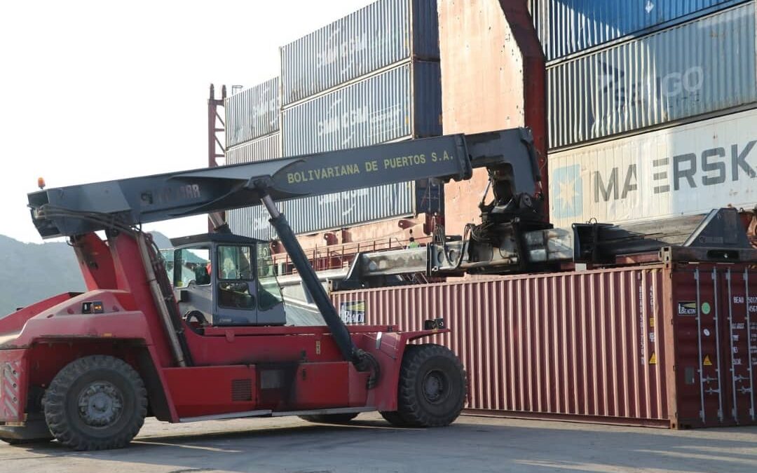 Comercio zuliano en crisis durante Navidad por retraso de envíos navieros