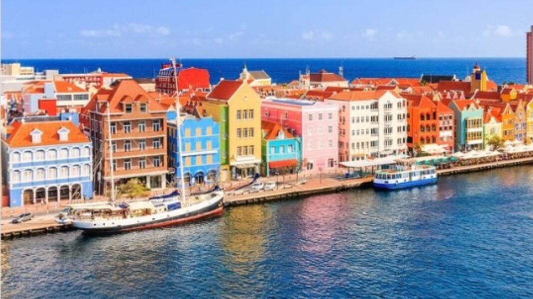 Curazao registra aumento en 362 % de venezolanos tras reapertura de frontera