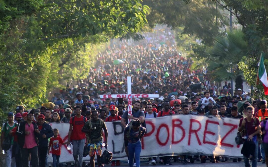 Caravana de migrantes hacia EE.UU. avanza por México