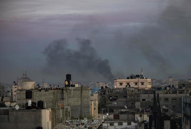 Viviendas y hospitales siguen sufriendo ataques en Gaza con numerosas víctimas