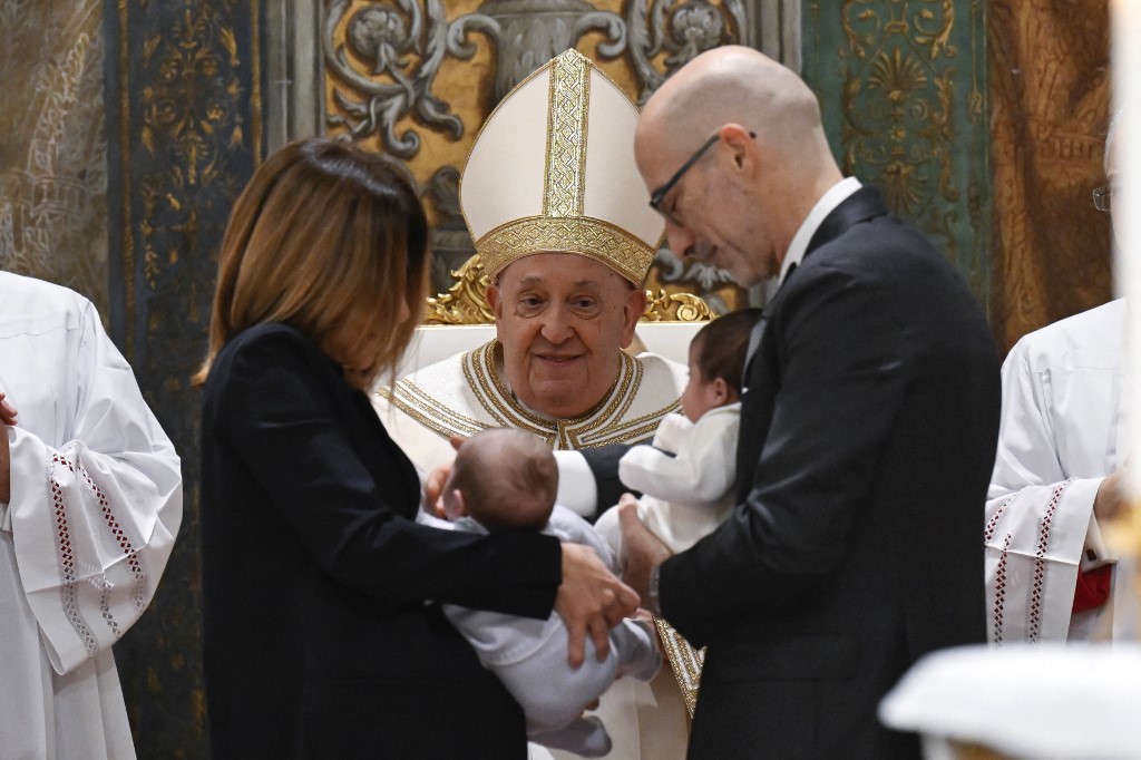 VATICAN-RELIGION-POPE-BAPTISM