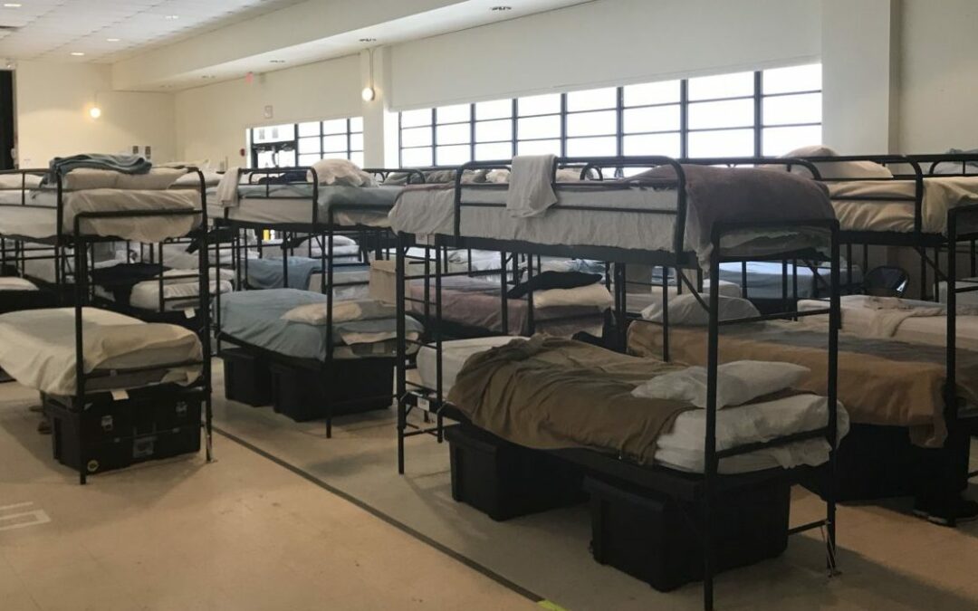 Nueva York impone el toque de queda en centros para migrantes