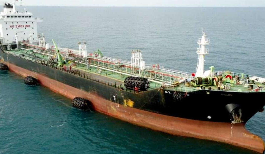 El 8% del petróleo exportado por Venezuela en 2023 terminó en Cuba, reportó Reuters