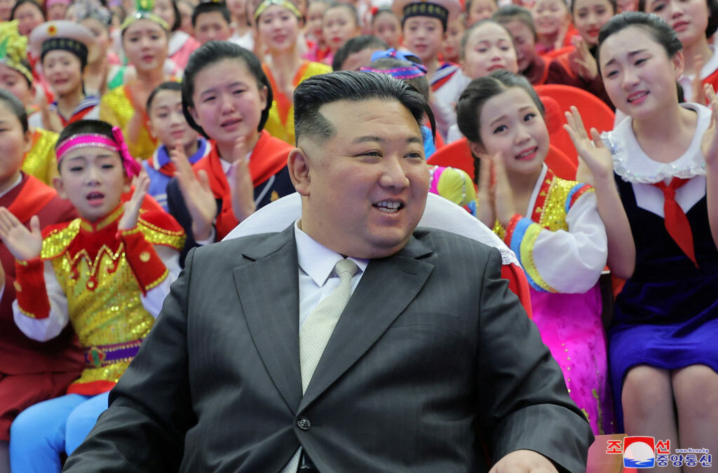 Kim Jong-un pidió aumentar la producción de lanzadores de misiles
