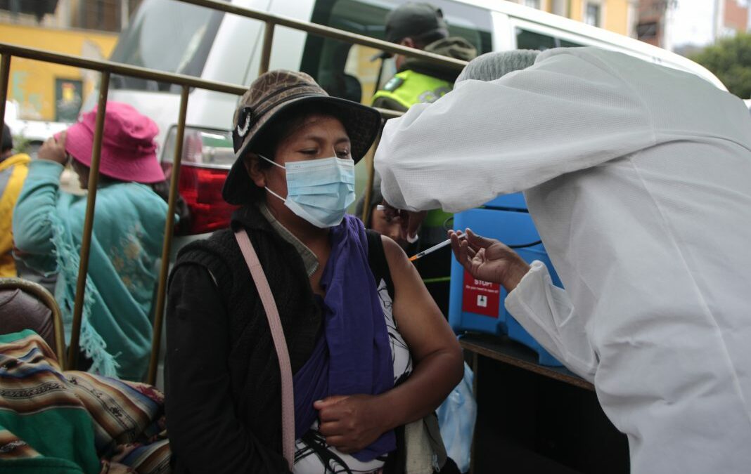 Bolivia reporta 80% de incremento de los casos de covid en los primeros días del año
