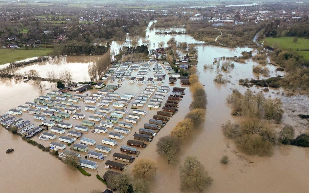 ¡IMPACTANTE! Así fueron las inundaciones al sureste de Inglaterra que dejaron casas bajo el agua (FOTOS)