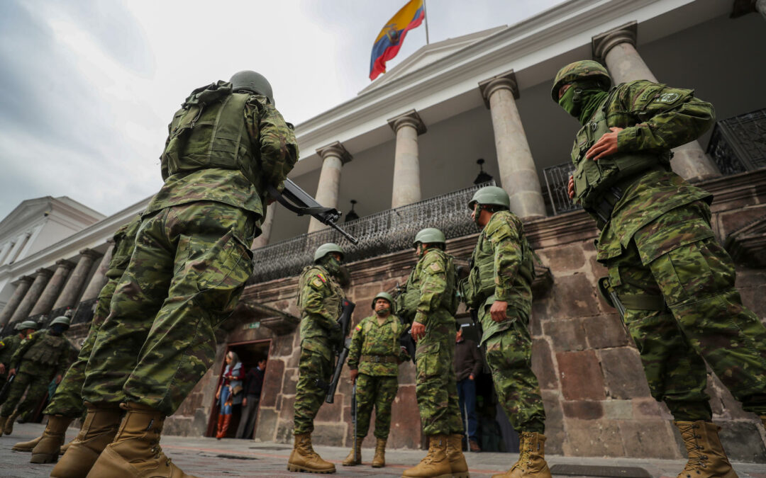 Presidente de Ecuador declara conflicto armado interno y pide acción militar