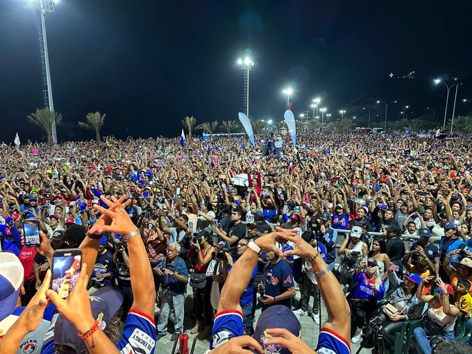 ¡MULTITUDINARIA! Emoción desbordada en La Guaira para celebrar el título de Tiburones (VIDEOS)