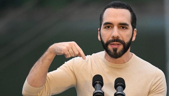 Bukele dice que «no es soplar y hacer botellas» ante violencia en Ecuador