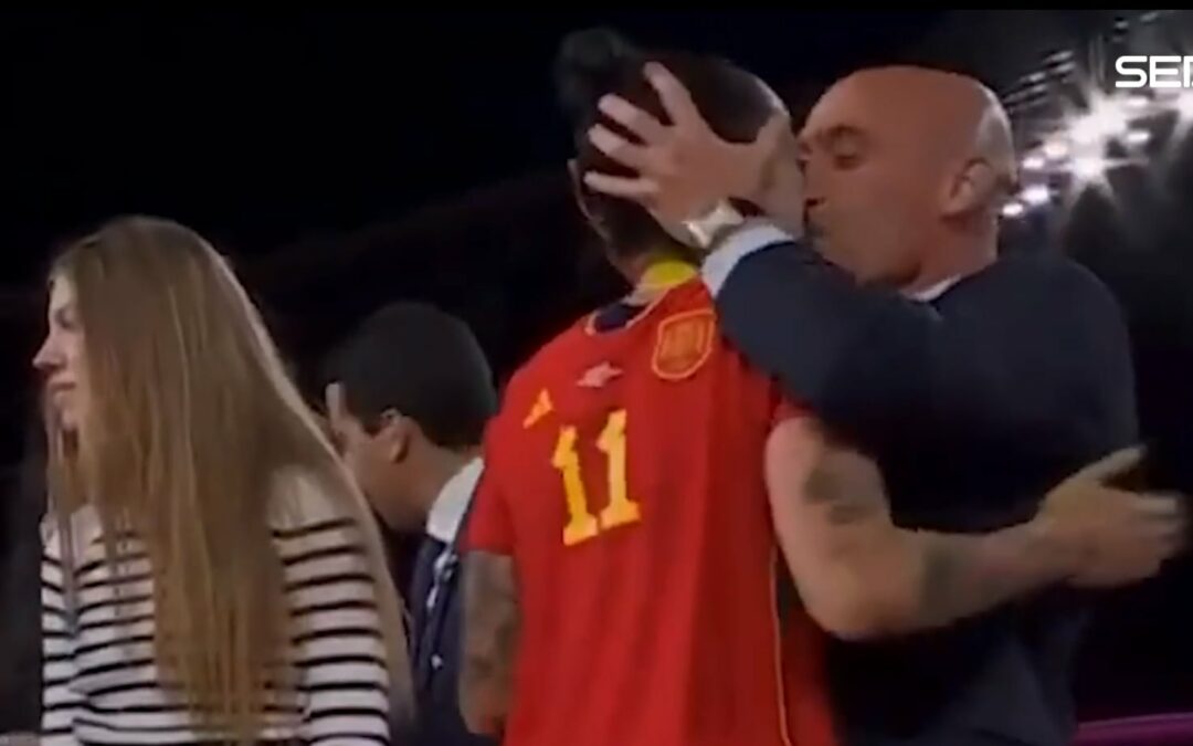 Juez propone juzgar a Rubiales por el beso forzado a Jenni Hermoso