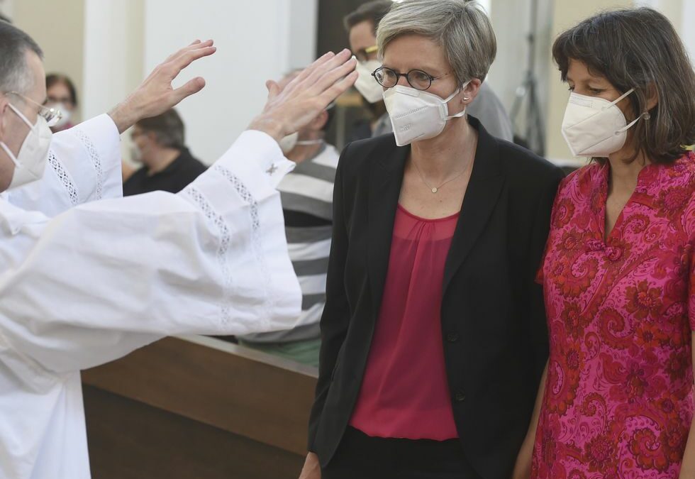 Vaticano aclara que la bendición de parejas del mismo sexo no será litúrgica