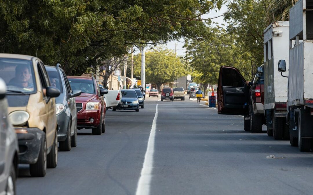 Alcaldía de Maracaibo entrega asfaltado en Los Modines y batea en la esquina de Don Pepe