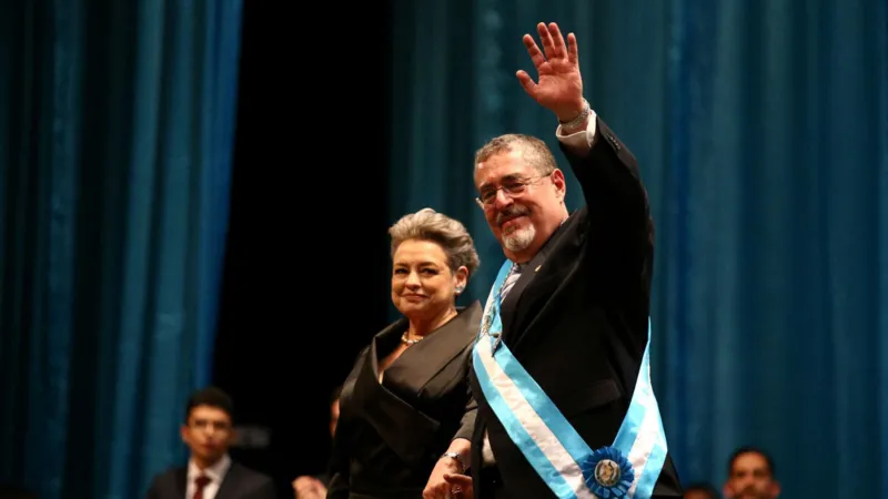 Bernardo Arévalo fue juramentado como nuevo presidente de Guatemala pasada la medianoche de este lunes
