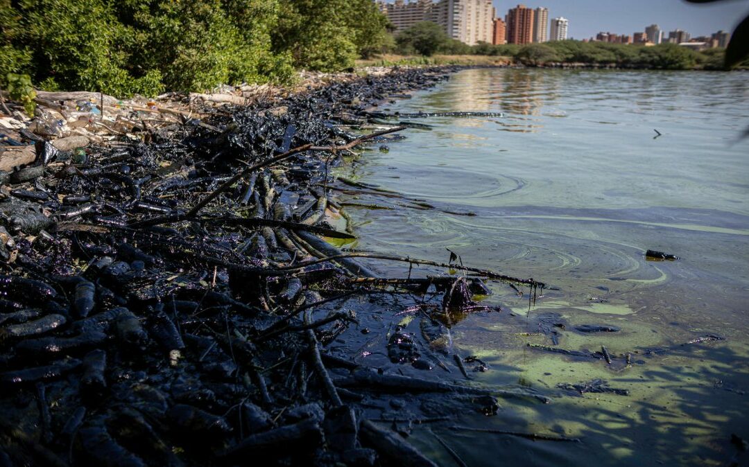 Advierten ineficiencia de Pdvsa para atender los derrames petroleros