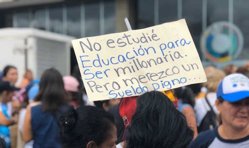 Mayor sueldo universitario en Venezuela pasó de 121,71 a 14,51 dólares en 22 meses