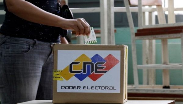 Año electoral en Venezuela: Maduro aún no confirma su candidatura; Machado espera decisión sobre inhabilitación