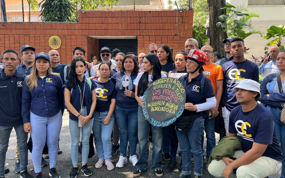 Protestaron frente a la embajada de España en Caracas para exigir liberación de Rocío San Miguel
