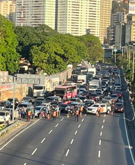 Chavismo generó caos con cierre de vías en Caracas