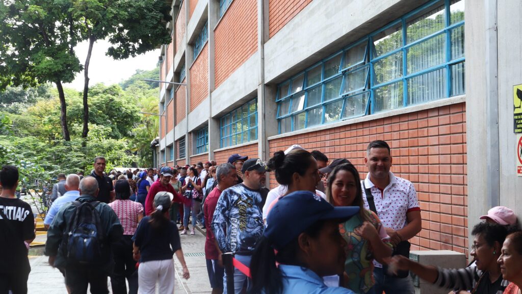 Solo 40 % de los jóvenes opta por estudiar una carrera universitaria larga