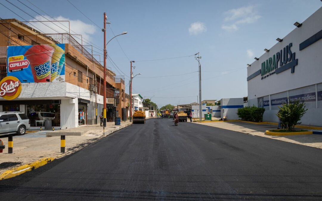 Alcaldía y Maraplus inician asfaltado en la calle 79 tras convenio de beneficios fiscales