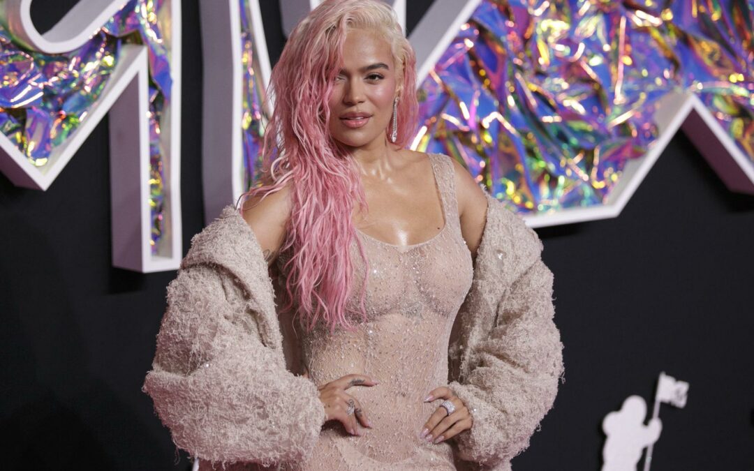 Karol G triunfó en el Premio Lo Nuestro y Bad Bunny se quedó con las manos vacías