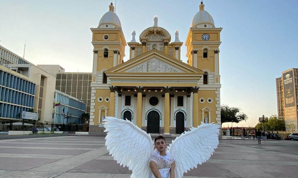 Iglesia repudia video «exhibicionista» grabado frente a la Basílica
