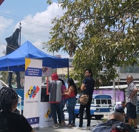 Denuncian irregularidades en el proceso de registro electoral del CNE