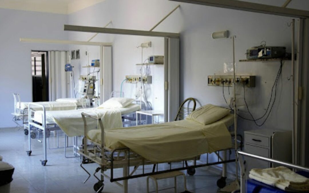 Revelan que 40 % de la población pobre que se enfermó no fue al médico en 2023