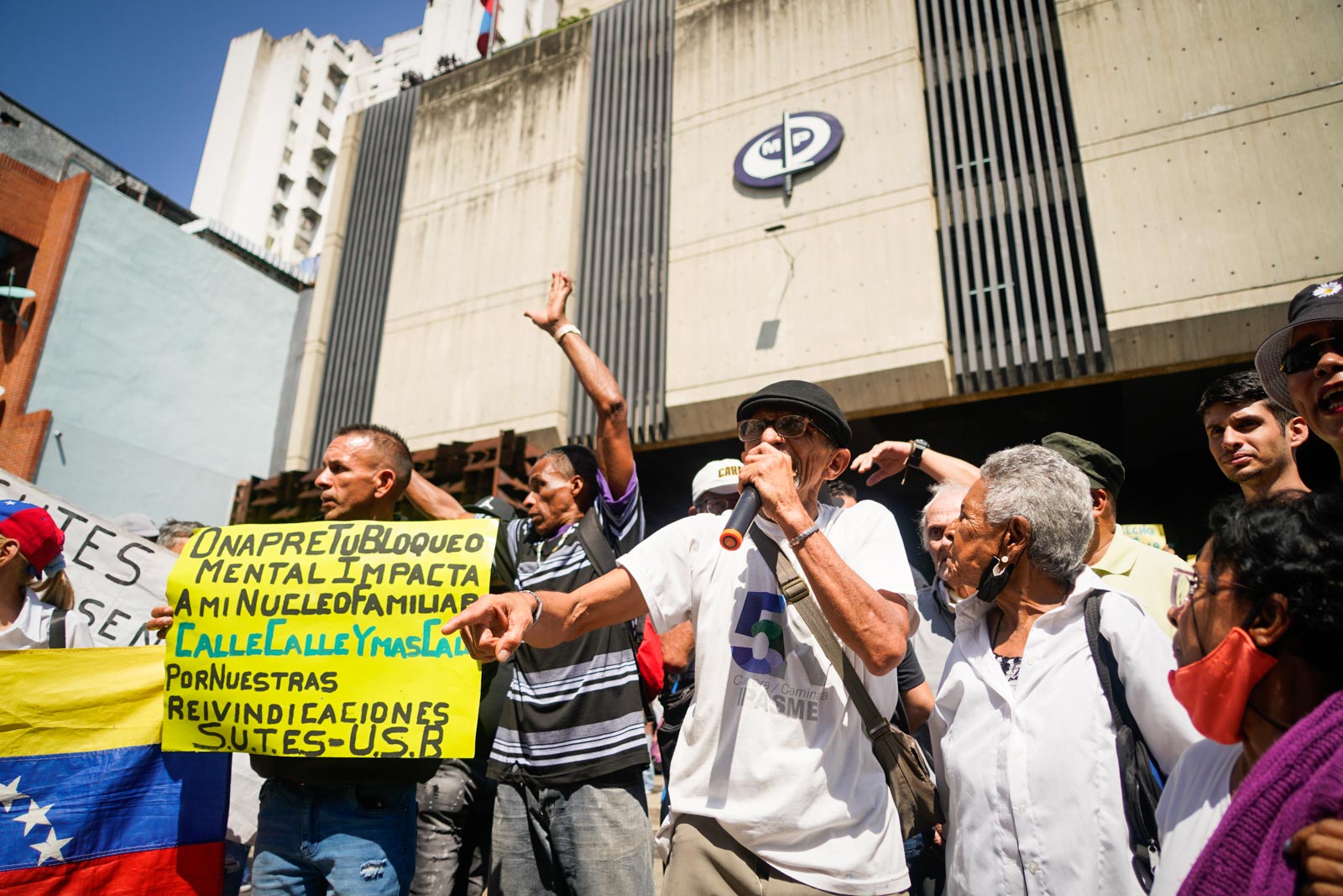 Marcha-protesta-de-trabajadores-y-jubilados-publicos-en-Caracas-El-Diario-Jose-Daniel-Ramos-54
