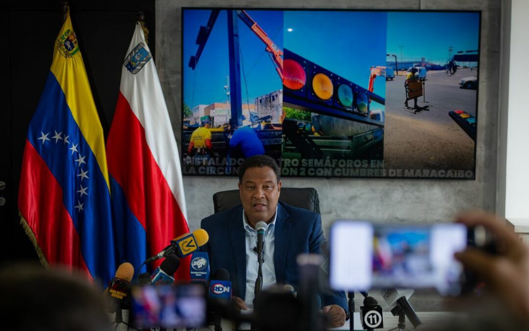 Alcaldía continúa demarcación vial e instalación de semáforos en la Circunvalación 2