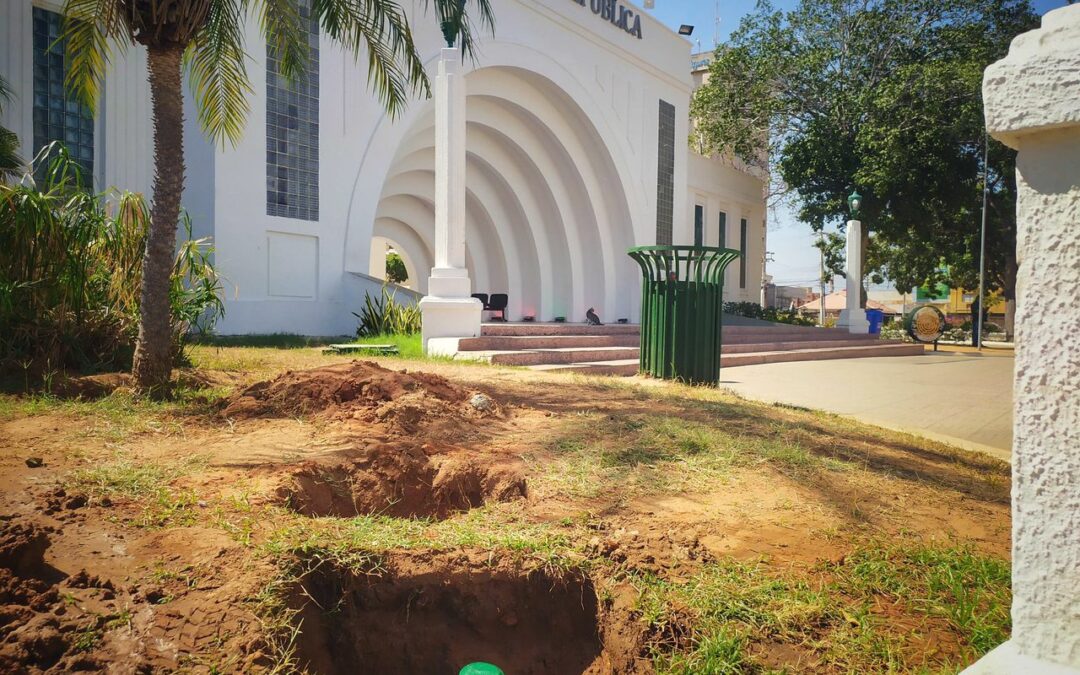 Alcaldía renueva el sistema de riego de la Plaza de la República por una Maracaibo Verde