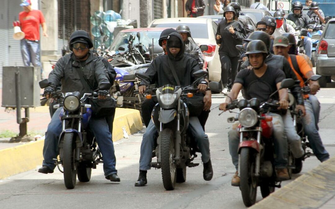 Fernando Javier González denuncia persecución y secuestro de colectivos chavistas durante las elecciones regionales