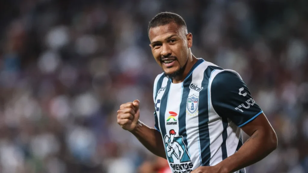 Salomón Rondón guía con 3 goles al Pachuca a cuartos de final
