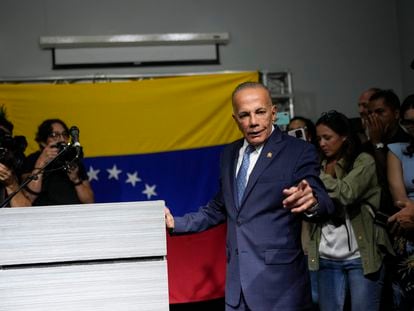 Manuel Rosales: “Si María Corina puede presentarse, yo le entrego mi candidatura”