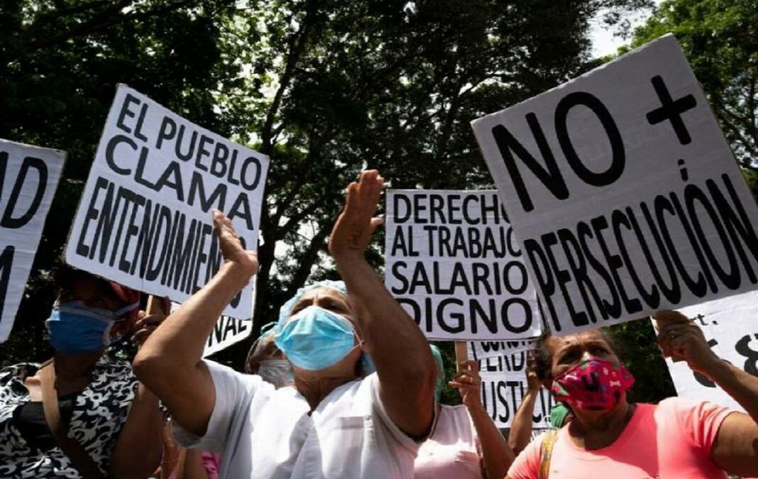 Maduro dice que mejorará salarios duplicando ingresos a través de impuestos