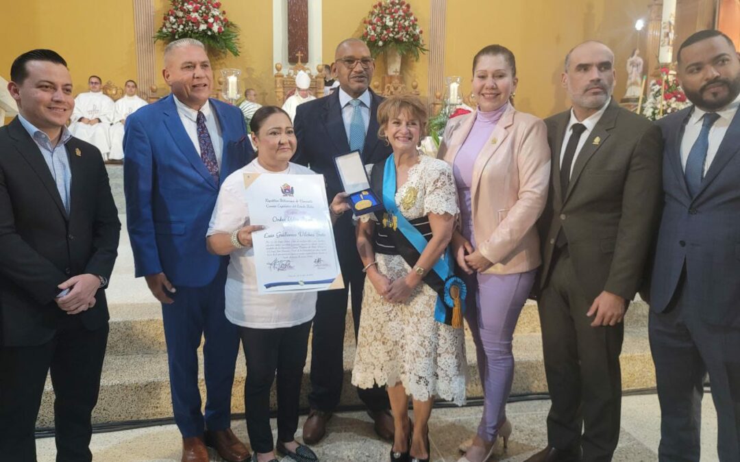 Clezulia condecoró con la orden Udón Pérez post mortem al Monseñor Luis Guillermo Vílchez en el centenario de su nacimiento