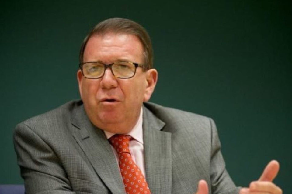 Edmundo González, el candidato presidencial poco conocido en Venezuela que sin hablar toma impulso en las encuestas